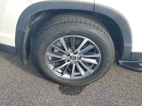 Used 2019 Toyota Highlander XLE image 41