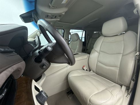 Used 2016 Cadillac Escalade Luxury image 10