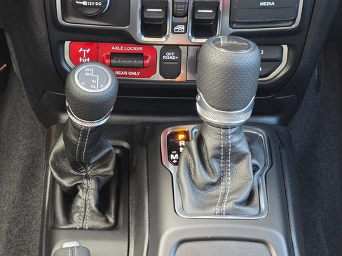 New 2025 Jeep Gladiator Mojave w/ Convenience Group image 30