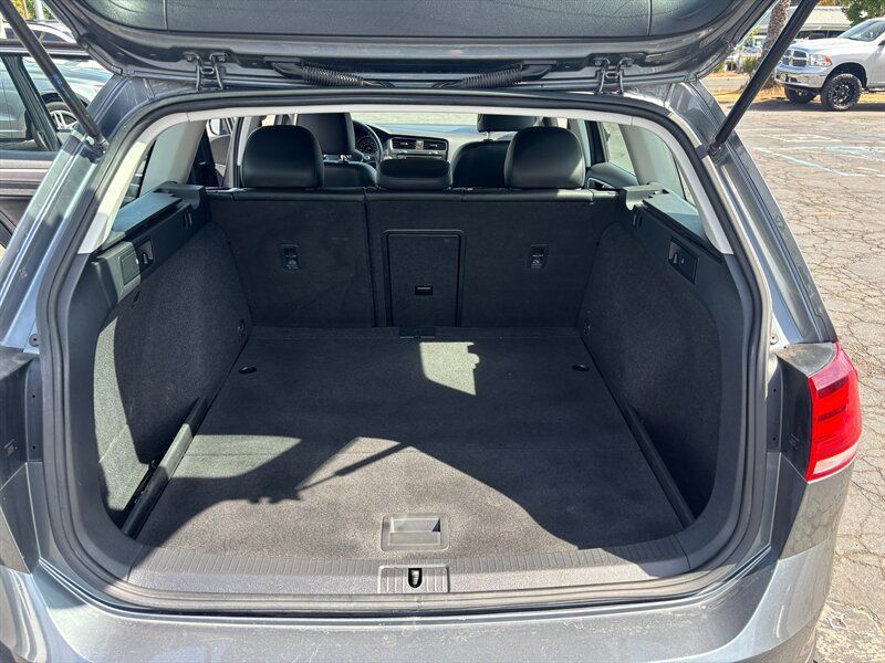 Used 2019 Volkswagen Golf Alltrack S AWD/4WD image 14