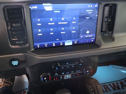 Used 2024 Ford Bronco Everglades image 19