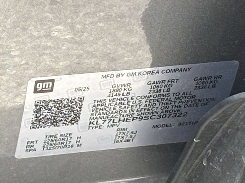Used 2025 Chevrolet Trax LT FWD image 23