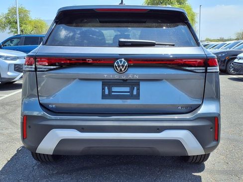 New 2025 Volkswagen Tiguan SE image 6