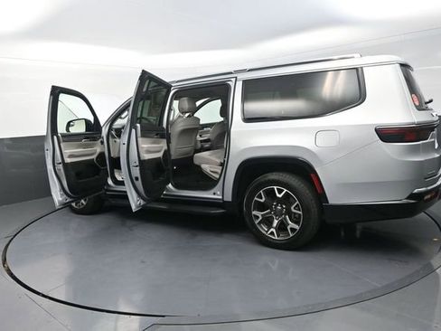 Used 2023 Jeep Wagoneer L Series III w/ Preferred Equipment Group image 31