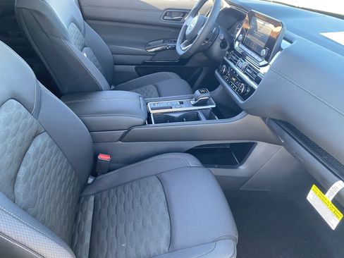 New 2025 Nissan Pathfinder SV image 12