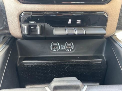 Used 2022 RAM 1500 Laramie AWD/4WD image 14