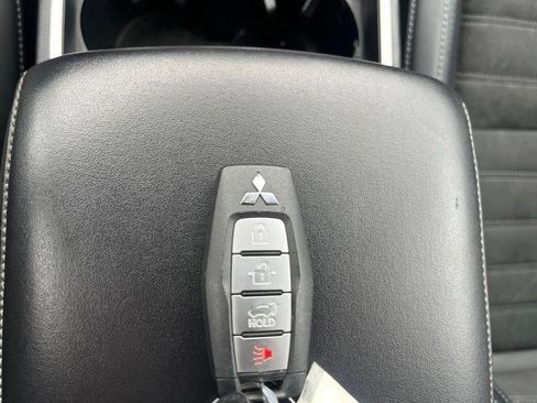 Used 2024 Mitsubishi Outlander SE Black Edition FWD image 25