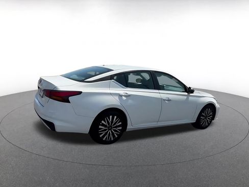 Used 2025 Nissan Altima 2.5 SV FWD image 14