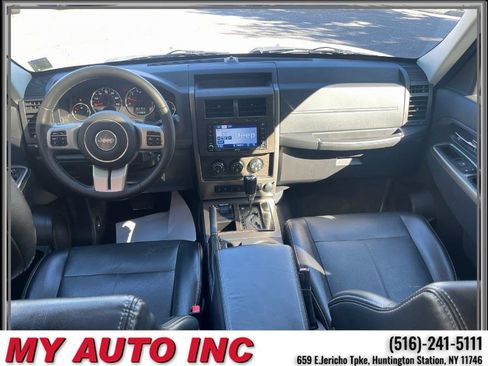 Used 2012 Jeep Liberty Limited w/ Tire & Wheel Group image 11