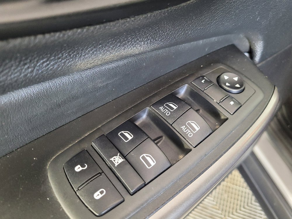 Used 2021 Jeep Cherokee Latitude Plus FWD image 27