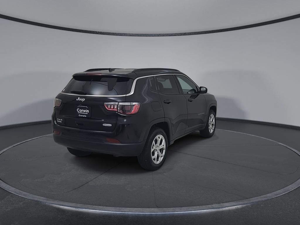 Used 2024 Jeep Compass Latitude AWD/4WD image 16