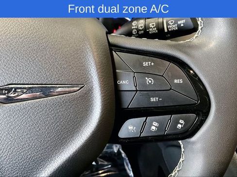 Used 2024 Chrysler Pacifica Premium FWD image 14