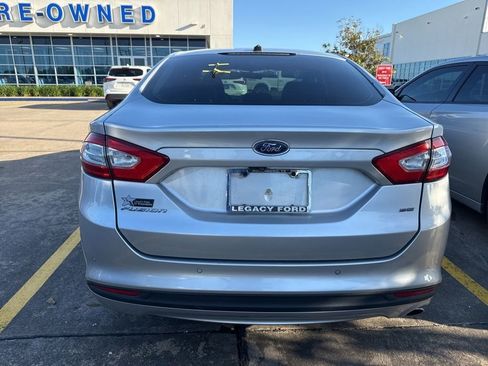 Used 2016 Ford Fusion SE FWD image 4