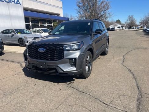 Used 2025 Ford Explorer ST-Line w/ ST-Line Street Pack AWD/4WD image 27