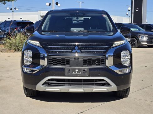 Used 2024 Mitsubishi Outlander SE image 11