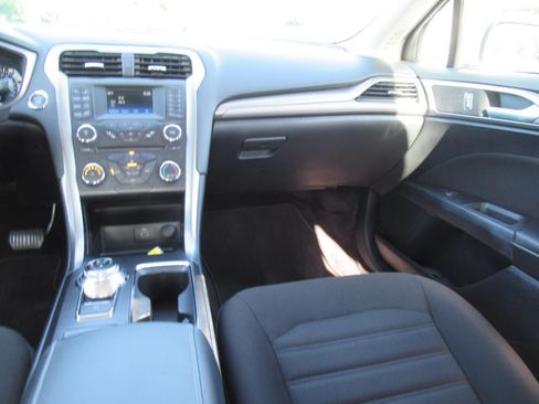 Used 2018 Ford Fusion SE FWD image 14