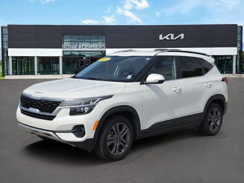 Certified 2023 Kia Seltos S FWD image 2