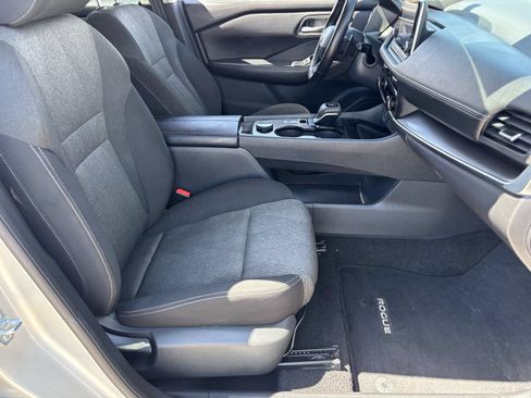 Used 2025 Nissan Rogue SV AWD/4WD image 12