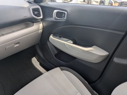 Used 2023 Hyundai Venue SEL w/ Cargo Package image 10