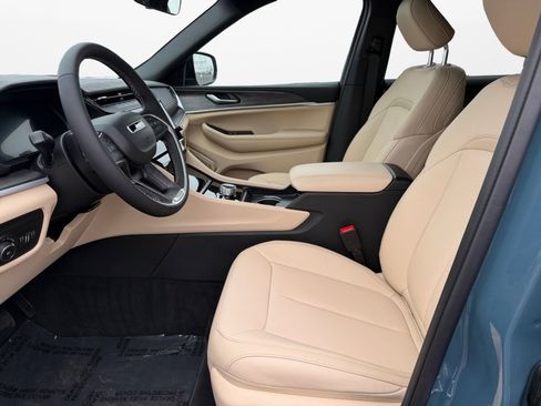 New 2026 Jeep Grand Cherokee L Limited w/ Limited Altitude Package image 9