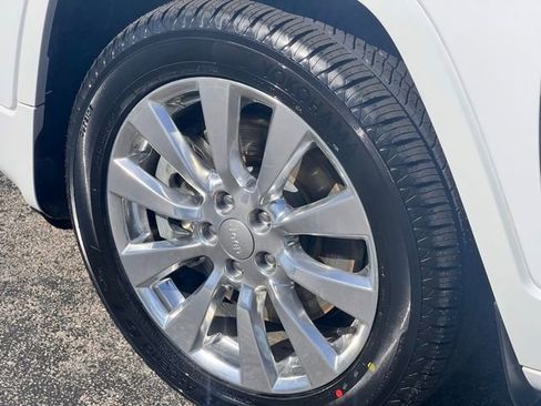 Used 2017 Jeep Cherokee Overland w/ Technology Group FWD image 39