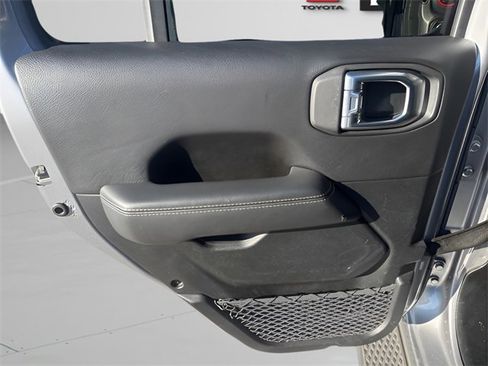 Used 2020 Jeep Gladiator Overland image 15