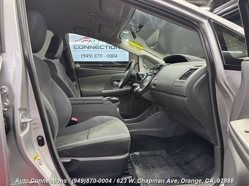 Used 2014 Toyota Prius V Two image 7