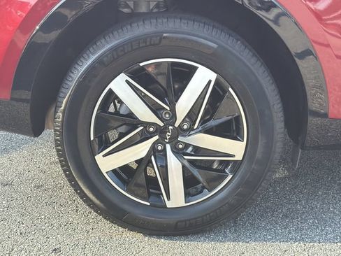 Used 2023 Kia Sorento S FWD image 19
