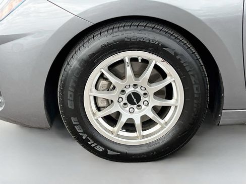 Used 2019 Hyundai Elantra SE FWD image 28