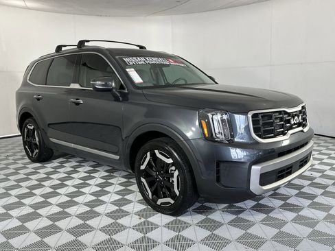 Used 2024 Kia Telluride S FWD image 2