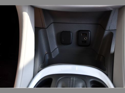 Used 2017 Chevrolet Volt LT w/ Comfort Package FWD image 33