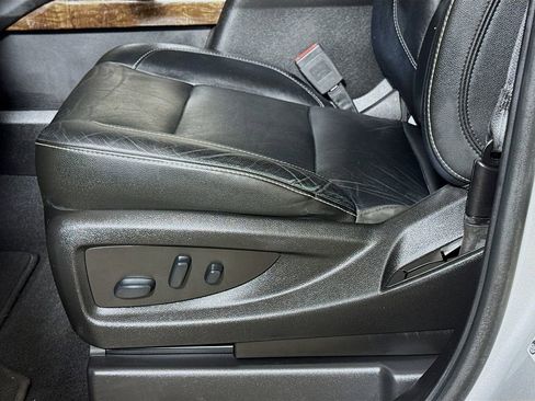 Used 2019 Chevrolet Suburban LT RWD image 18