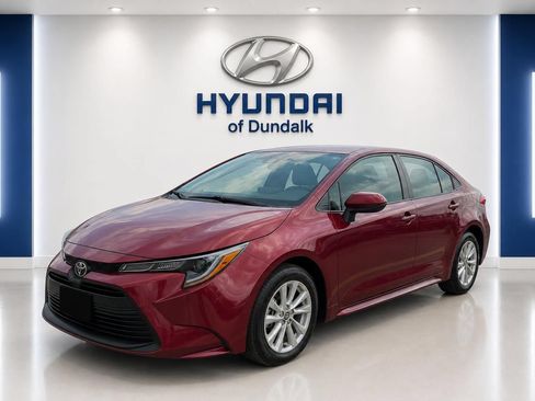 Used 2023 Toyota Corolla LE w/ LE Convenience Package FWD image 3