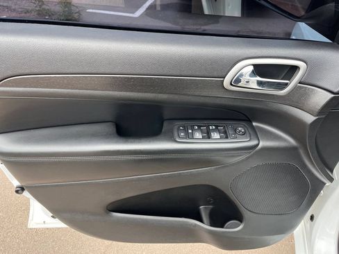 Used 2018 Jeep Grand Cherokee Altitude AWD/4WD image 10