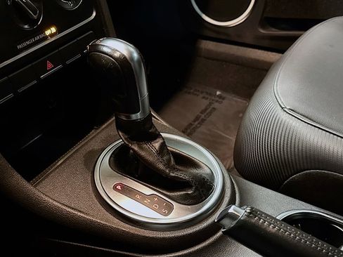 Used 2013 Volkswagen Beetle 2.0T image 18