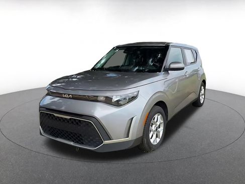 Used 2025 Kia Soul LX w/ LX Technology Package FWD image 7