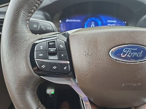 Used 2023 Ford Explorer King Ranch w/ Technology Package AWD/4WD image 16