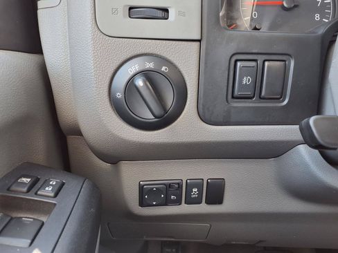 Used 2013 Nissan NV 3500 SL w/ Technology Pkg RWD image 22