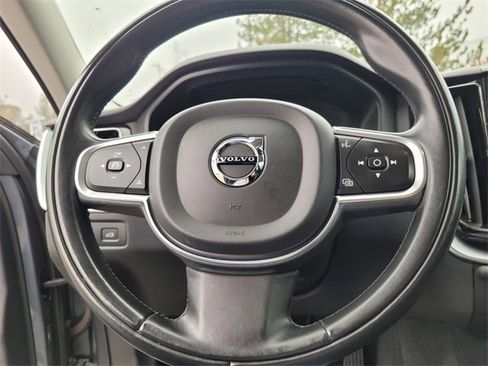 Used 2018 Volvo XC60 T6 Momentum w/ Convenience Package image 18