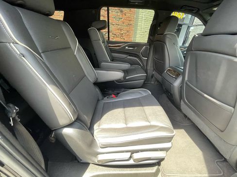 Used 2023 Cadillac Escalade ESV Premium Luxury AWD/4WD image 33
