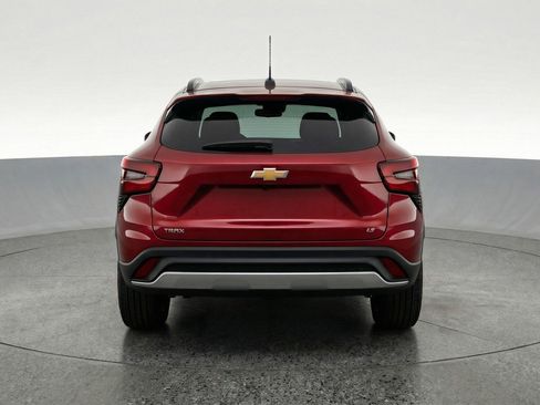 Used 2025 Chevrolet Trax LT image 7
