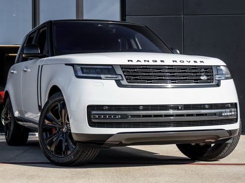 Used 2023 Land Rover Range Rover Autobiography image 2