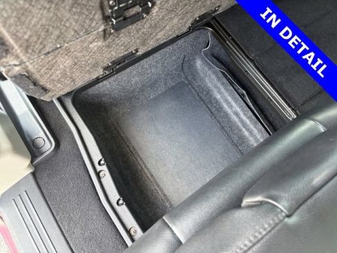 Used 2015 Chrysler Town & Country Touring FWD image 37