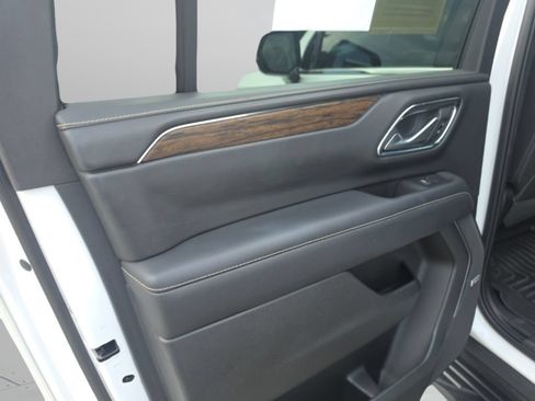 Used 2022 Chevrolet Suburban Premier AWD/4WD image 26
