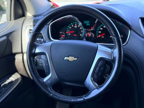 Used 2017 Chevrolet Traverse LT image 17