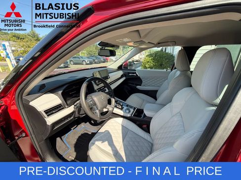 Used 2023 Mitsubishi Outlander SEL AWD/4WD image 18