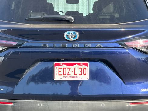Used 2025 Toyota Sienna XLE FWD image 22