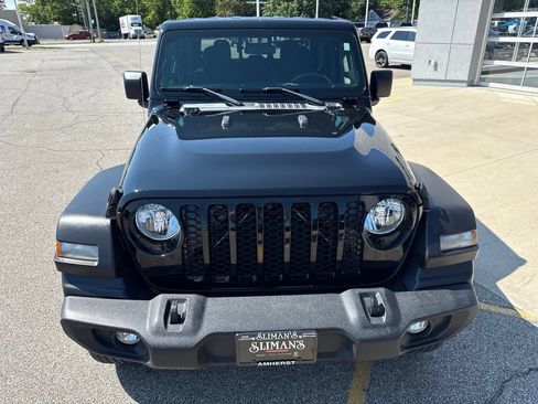 Used 2020 Jeep Gladiator Sport w/ Quick Order Package 24S AWD/4WD image 12