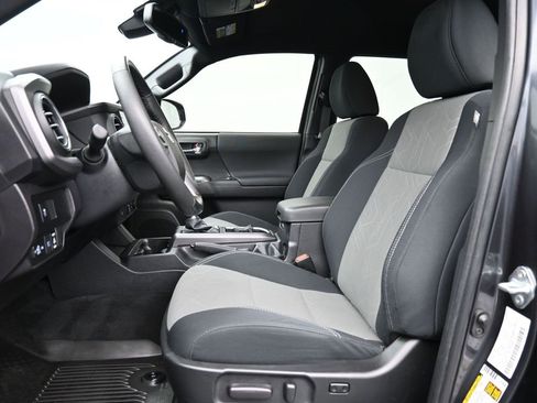 Used 2022 Toyota Tacoma TRD Sport image 10