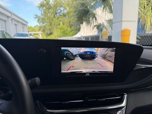 Used 2025 Buick Envista Sport Touring image 17